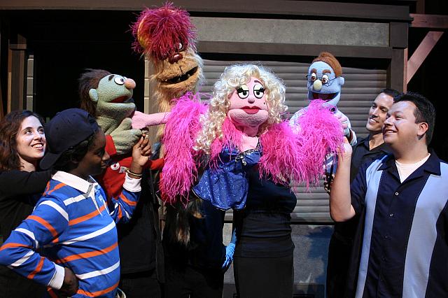 AVENUE Q