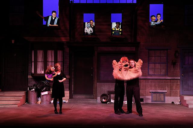 AVENUE Q