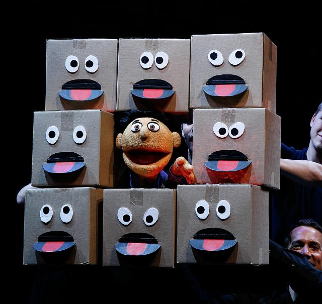 AVENUE Q